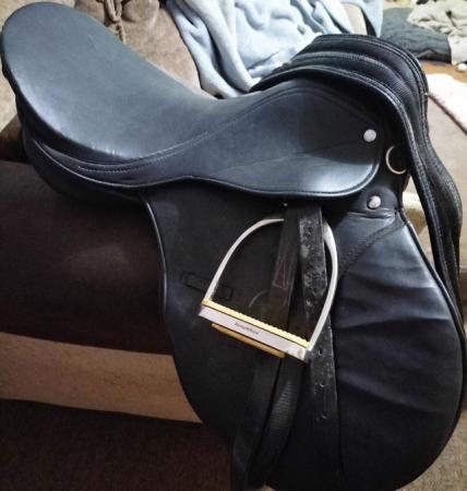 Image 3 of 17.5" black synthetic saddle