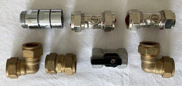 Preview of the first image of PLUMBER'S LOT 15mm PIPE FITTINGS VALVES ELBOWS CONNECTORS.