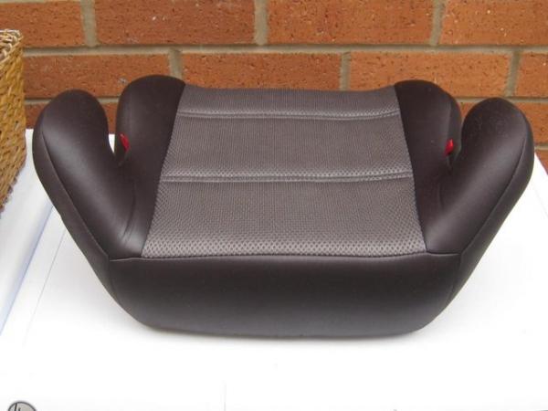 Image 1 of Halford's car booster seat