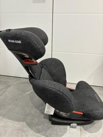 Image 2 of Maxi Cosi Rodifix Airwrap protect car seat
