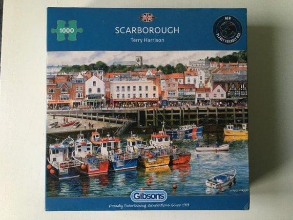 Image 1 of Gibson 1000 piece jigsaw titled Scarborough.
