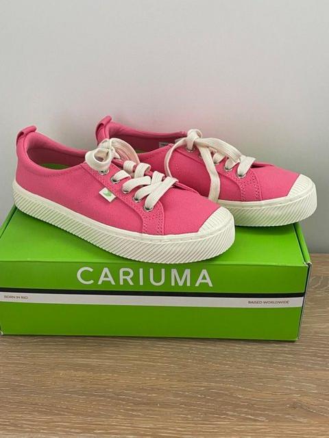 Preview of the first image of CARIUMA Pink Canvas Shoes Size 4.5.