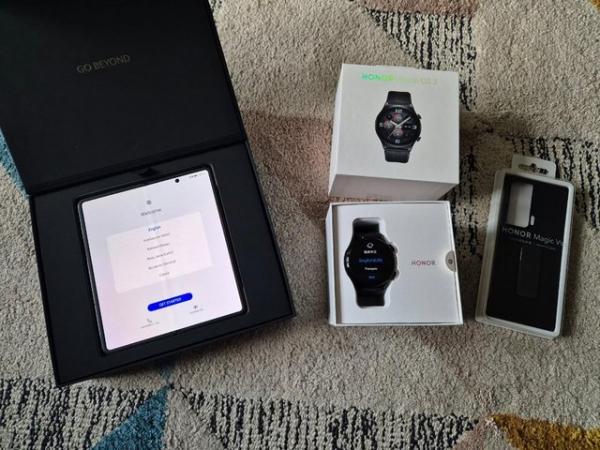 Image 2 of Honor Magic Vs foldable smartphone & smartwatch