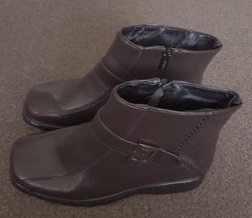 Image 1 of Ladies Brown Zip Up Ankle Boots By Comfort Walkers - Sz 5