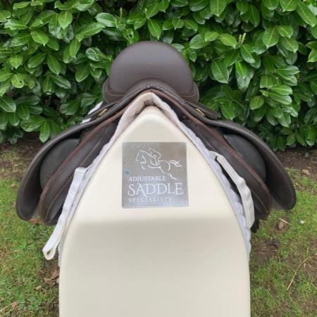 Image 7 of Wintec wide 17.5 inch general purpose saddle
