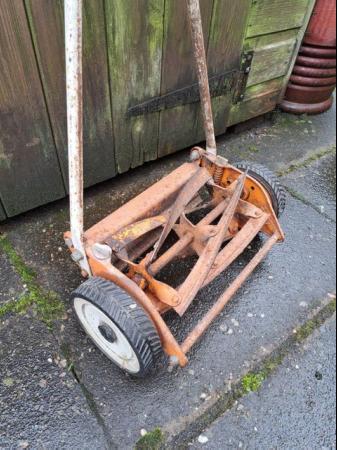 Image 2 of Light weight vintage push mower