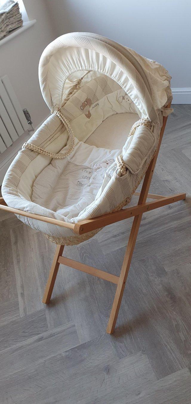 Preview of the first image of Moses basket (Mamas & Pappas).