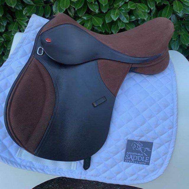 Preview of the first image of Thorowgood T4 16 inch pony saddle.