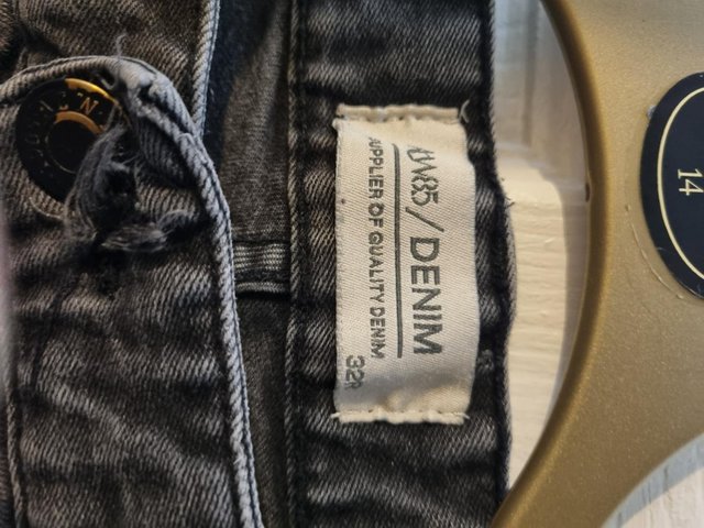 Preview of the first image of mens charcoal/black skinny jeans 32R.