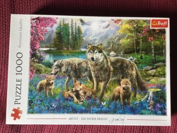 Image 3 of Deluxe 1000 piece wolf landscape jigsaw puzzle.
