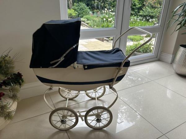 Image 2 of 1960’s Doll’s Pram in excellent condition
