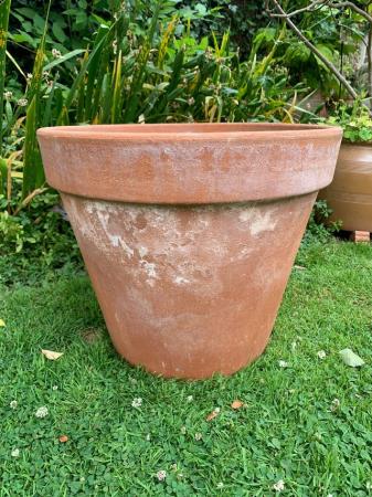 Image 3 of Large weighty terracotta plant pot
