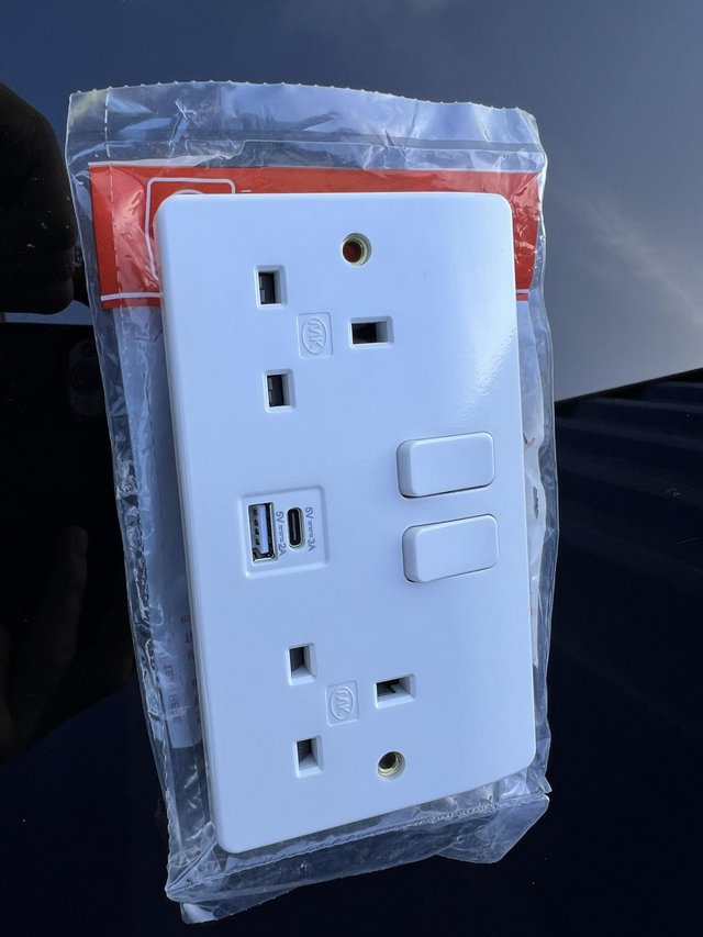 Preview of the first image of MK double socket mixed USB.