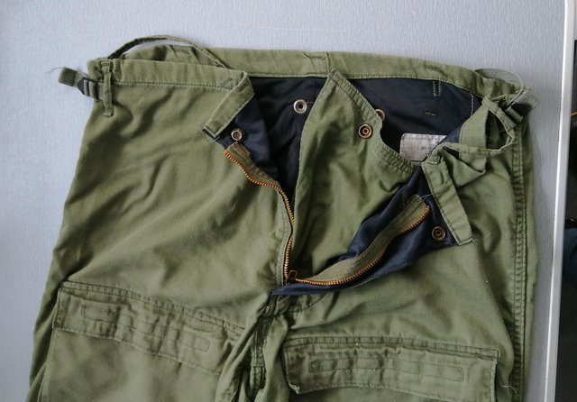 Image 11 of Ex-Forces Green Cargo Trousers.  Waist 30" to 36".