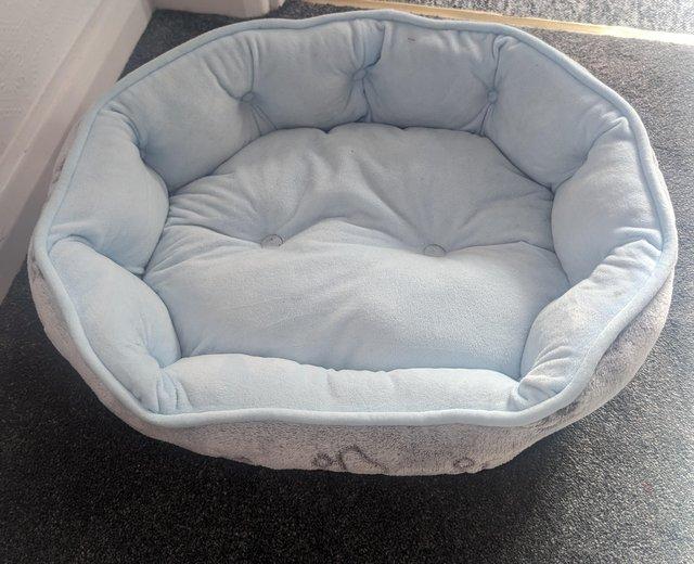 Preview of the first image of Large Washable Cosy Cat Bed.