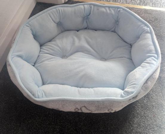 Image 1 of Large Washable Cosy Cat Bed