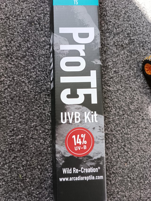 Preview of the first image of ProT5 UVB kit 39w with 14% bulb.