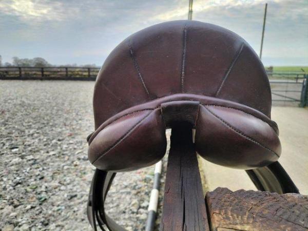 Image 5 of 16" brown English Leather Working Hunter saddle