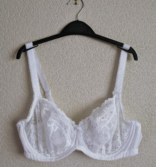 Preview of the first image of Beautiful White Lace Underwired Bra By Next - Size 38DD.