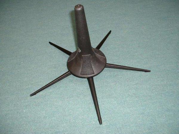 Image 3 of A black trumpet stand in excellent condition