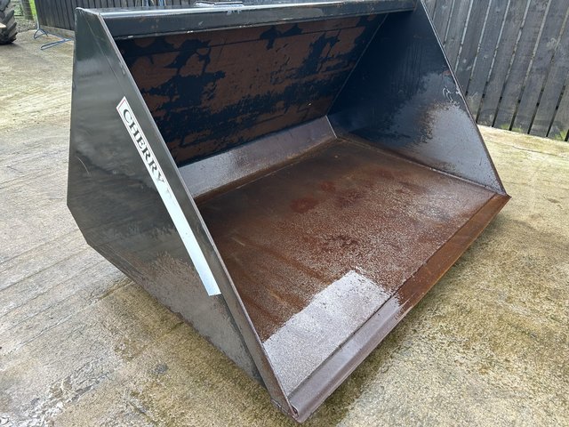 Preview of the first image of Telehandler bucket very good condition.