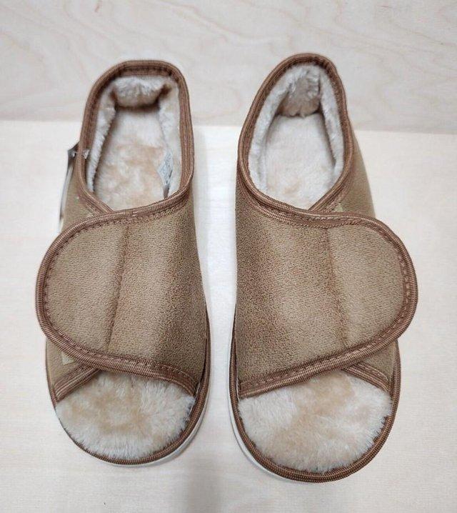 Preview of the first image of VivaDia Memory Foam Slippers XL 7-8 Unisex Adults Camel Men'.