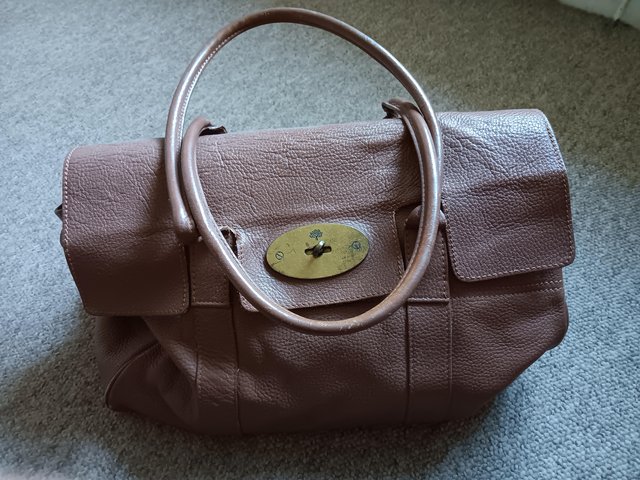 Preview of the first image of Leather bayswater style bag.