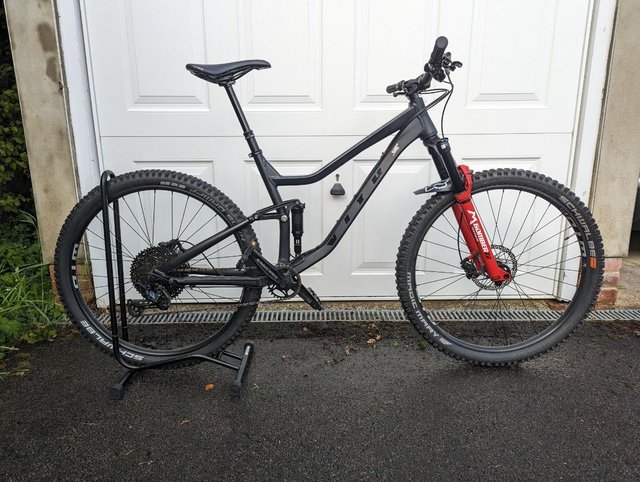 Preview of the first image of Vitus Mythique 29 VRX mountain bike.