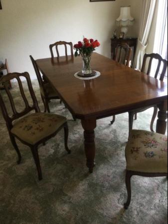 Image 1 of Medium dark oak table with 6 chairs tables and chairs