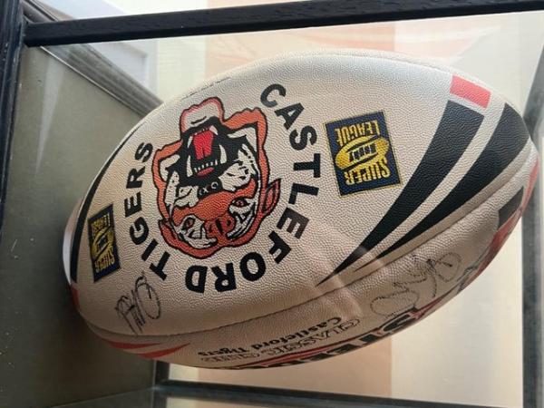 Image 3 of Castleford tigers rugby ball,fullysigned