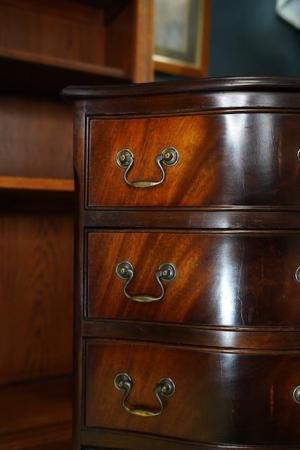 Image 17 of Georgian Style Mahogany Serpentine Drawers Bedside Cabinet