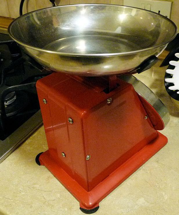 Preview of the first image of Hanson T500 Red Traditional 5kg Mechanical Kitchen Scales.