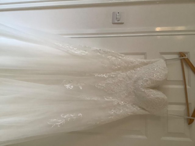 Preview of the first image of Beautiful strapless wedding dress.