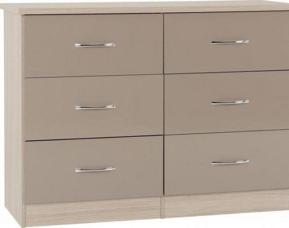 Image 1 of NEVADA 6 DRAWER CHEST IN OYSTER GLOSS/ OAK EFFECT