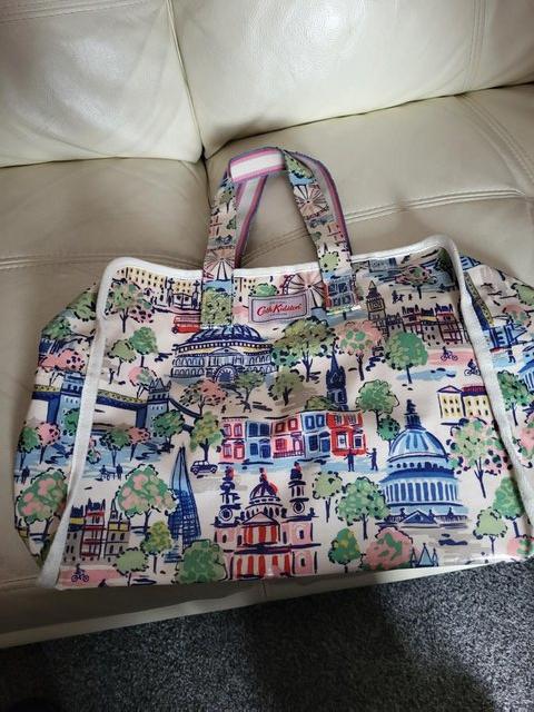 Preview of the first image of cat kidson Handbag or shopper with a scene of London.