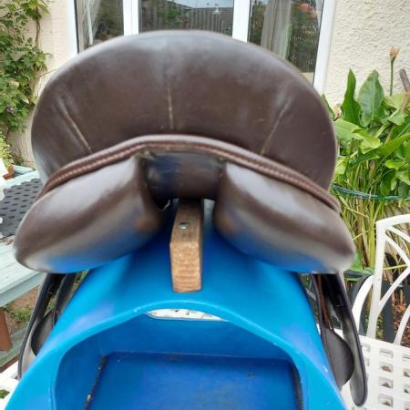 Image 9 of 17" HERITAGE, JUMPING SADDLE Close contact Med. £150