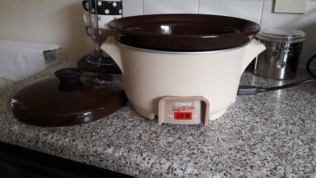 Image 1 of Tower Family 'Slow' Cooker (2.5Ltr)