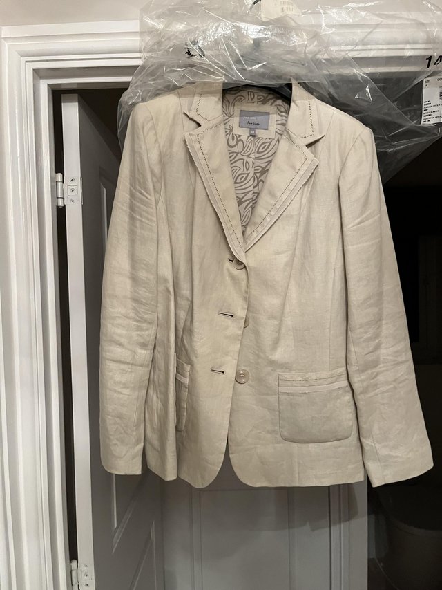 Preview of the first image of Linen jacket cream size 14.