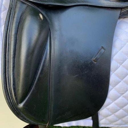 Image 2 of Kent & Masters 17" Low Profile Dressage saddle (S2834)