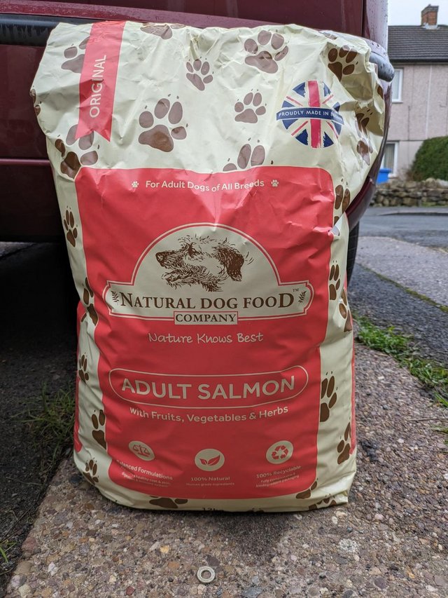 Preview of the first image of Adult Dog Food - Salmon Flavour.