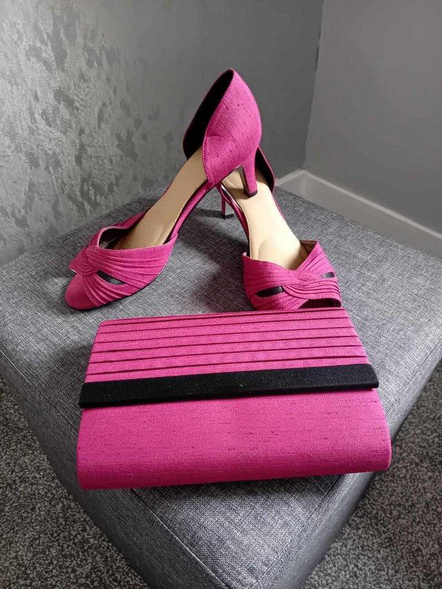 Preview of the first image of Ladies shoe's bag and fascinater.