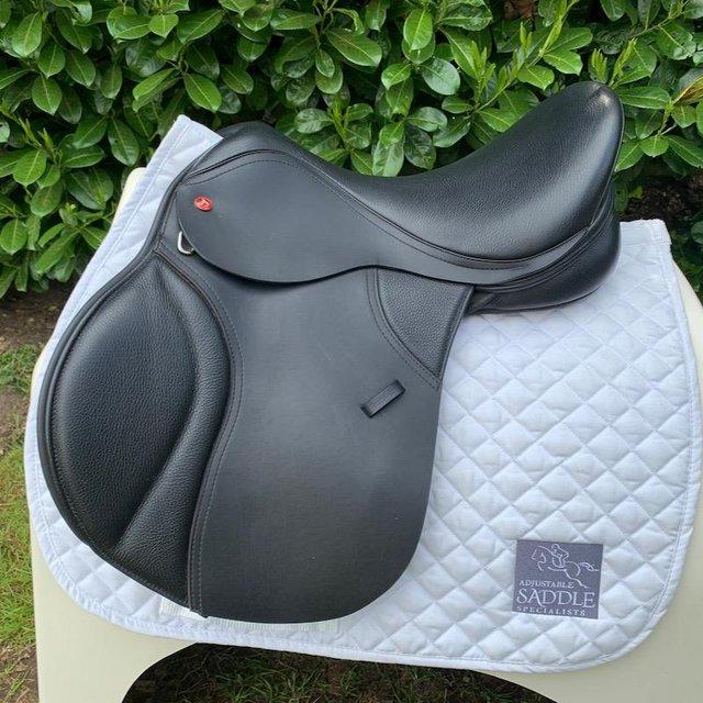 Preview of the first image of Thorowgood T8 17 inch compact Saddle.