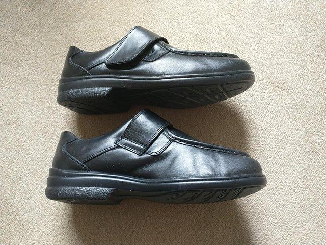 Preview of the first image of Men's Cosyfeet Extra Roomy Size 10 1/2 Shoes.