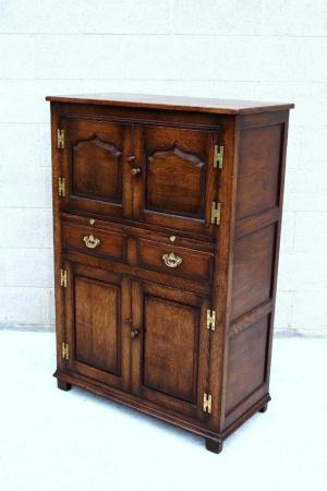 Image 32 of A TITCHMARSH AND GOODWIN DRINKS WINE CABINET CUPBOARD STAND