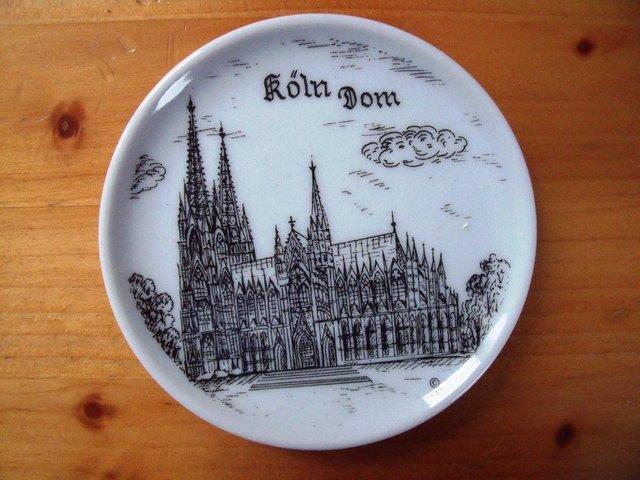Preview of the first image of Porzella (Germany) Cologne Cathedral ceramic souvenir plate..