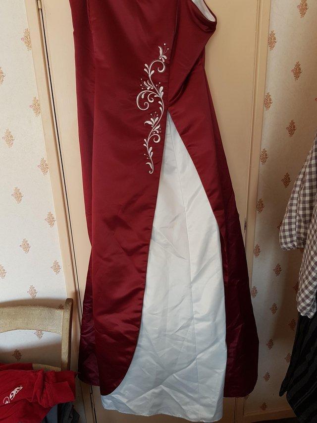 Preview of the first image of Red & white dress size 14 in good condition.