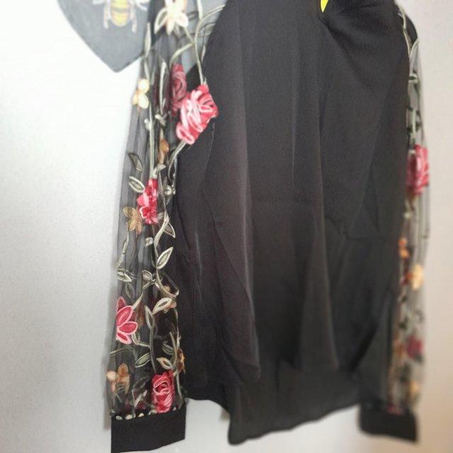 Preview of the first image of Ladies floral sleeved Black  top XL.