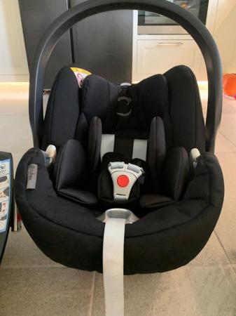 Image 2 of Cybex Aton Q Car Seat with ISOFIX Base and Spare Base