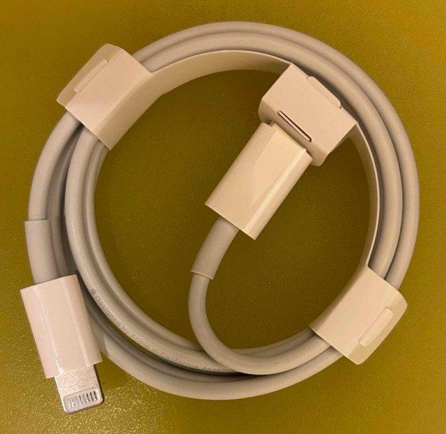 Preview of the first image of Apple White Lightening to USBc Cable.