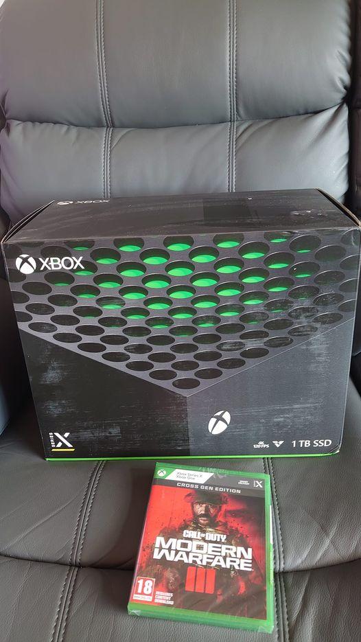 Preview of the first image of Xbox Series x 1 TB brand new in box /Call of Duty Warfare 3.